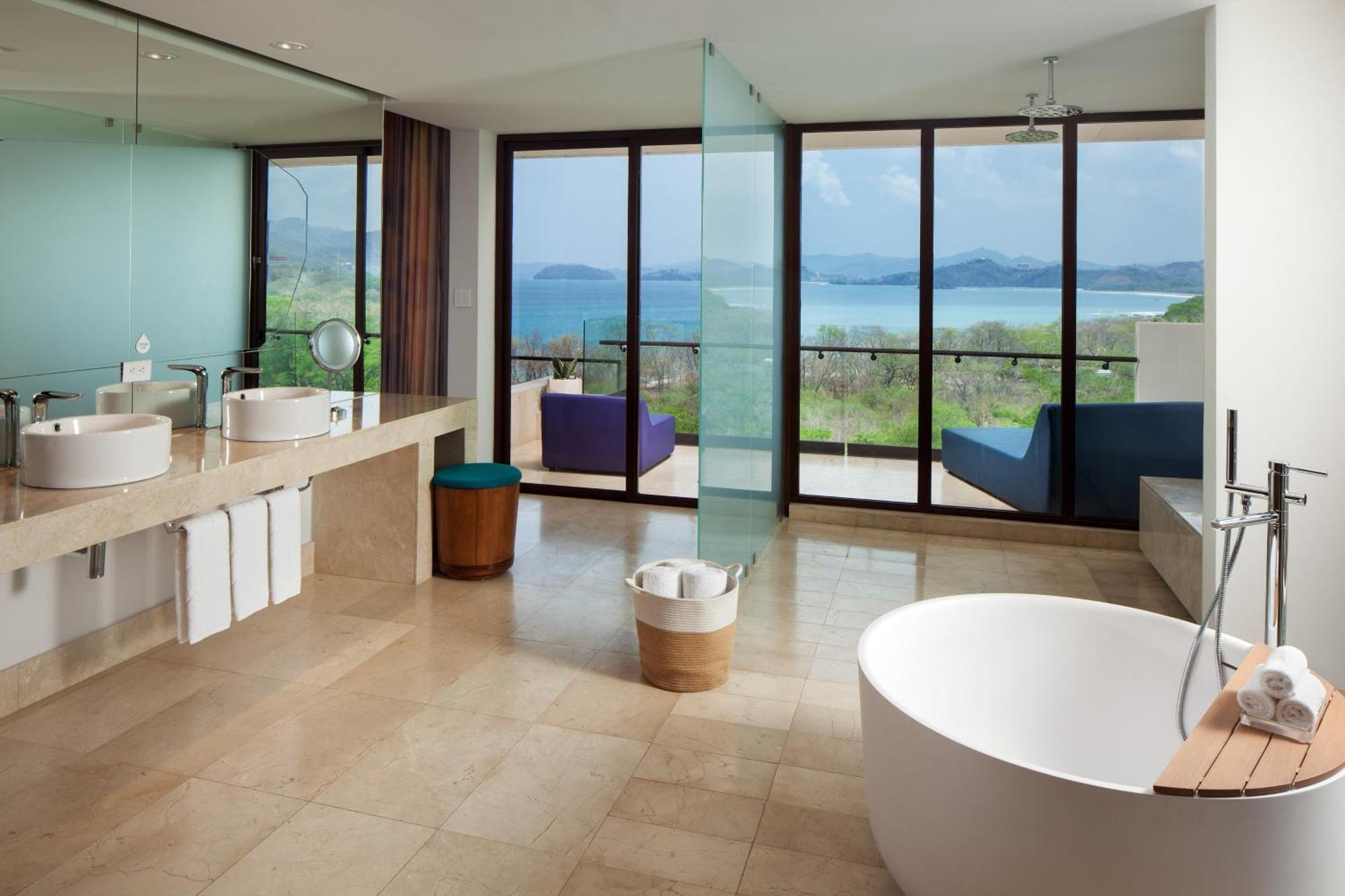Suite Escape de 1 dormitorio con cama extragrande, balcón y vistas al mar